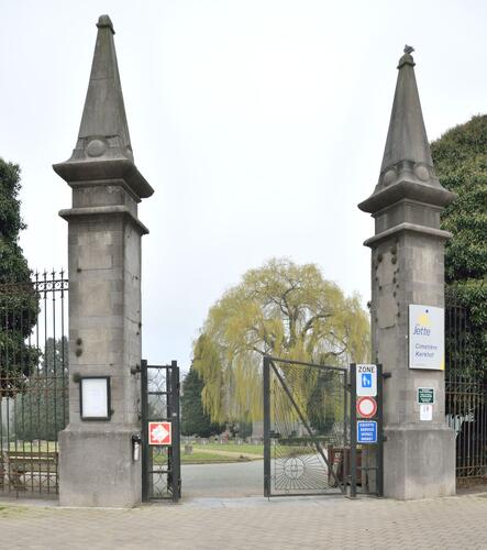 Entrée principale du cimetière de Jette, au niveau du rond-point de l’avenue Charles Woeste et de l’avenue Secrétin, 2023