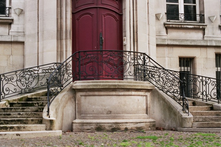 Perron, Hôtel Vaxelaire, av. de l'Astronomie 9, Saint-Josse-ten-Noode, 1916, attribué à l'architecte L. Sauvage, 2005