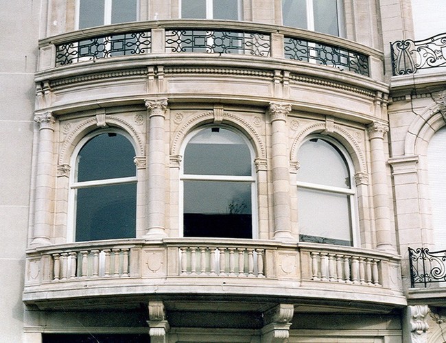 Bow-window , av. de Tervueren 164, Woluwe-Saint-Pierre, 1913, architectes Ch. Neyrinck et Franz D’Ours, 2002
