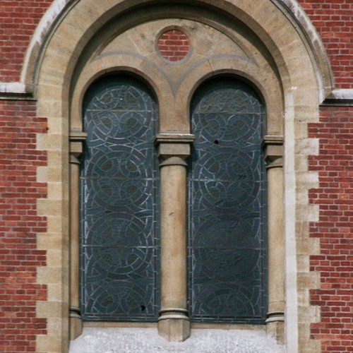 Venster met deelzuiltje, kerk van Onze-Lieve-Vrouw Onbevlekt, Vossenplein, Brussel, 1861-1862, arch. J. Appelmans, 2005