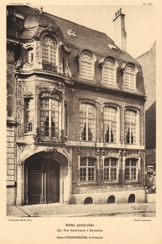 Maison de maître caractérisée par une travée d'honneur, rue Américaine 219, Ixelles, 1914, architecte Albert Roosenboom (<i>L'Émulation</i>, 1921, pl. XIII)