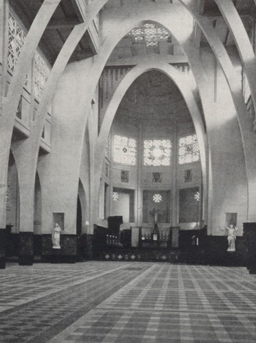 Arcs en chaînette, nef de l'église Saint-Jean-Baptise, Parvis Saint-Jean-Baptiste, Molenbeek, 1931-1933, Architecte Joseph Diongre (<i>La Technique des Travaux</i>, 2, 1933, p. 68)
