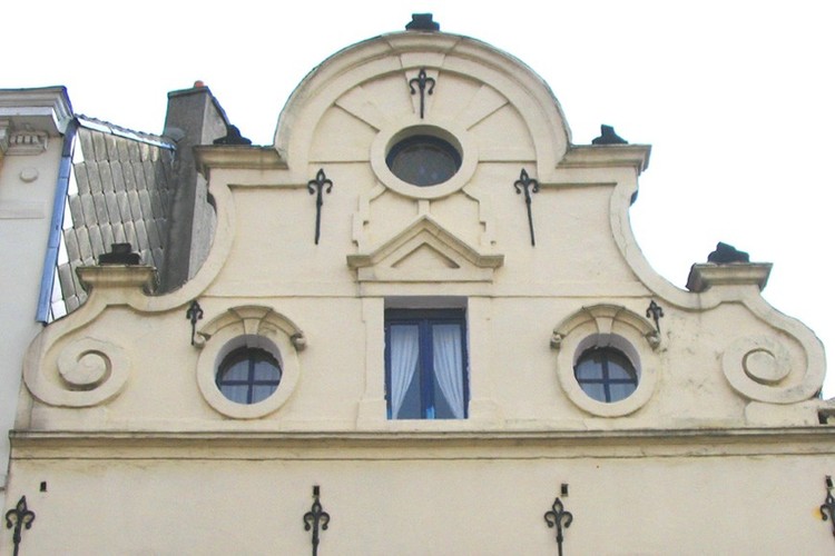 Pignon en cloche, rue Haute 182, Bruxelles, fin XVIIe ou début XVIIIe siècle, 2005