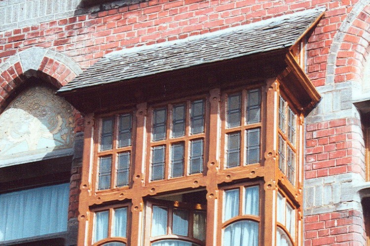 Houten erker onder lessenaarsdak, voormalige woning en kliniek van Dr. Lambrechts, Jean Wellensstraat 27, Sint-Pieters-Woluwe, vóór 1911, 2002