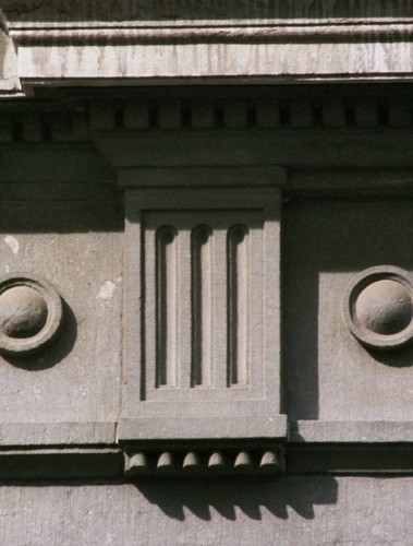 Triglyphe, École communale n<sup>o</sup>7, rue Haute 255, Bruxelles, 1894, architecte A. Samyn, 2004