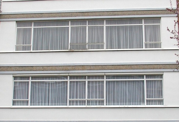 Fenêtres en bandeau, av. Père Damien 59, Woluwe-Saint-Pierre, 1957, architecte M. J. Schmidt, bureau d’étude ARTEC (photo s.d.)