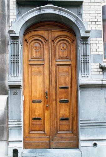 Porte panneautée de style Art nouveau, rue Américaine 32, Saint-Gilles, 1902, 2005