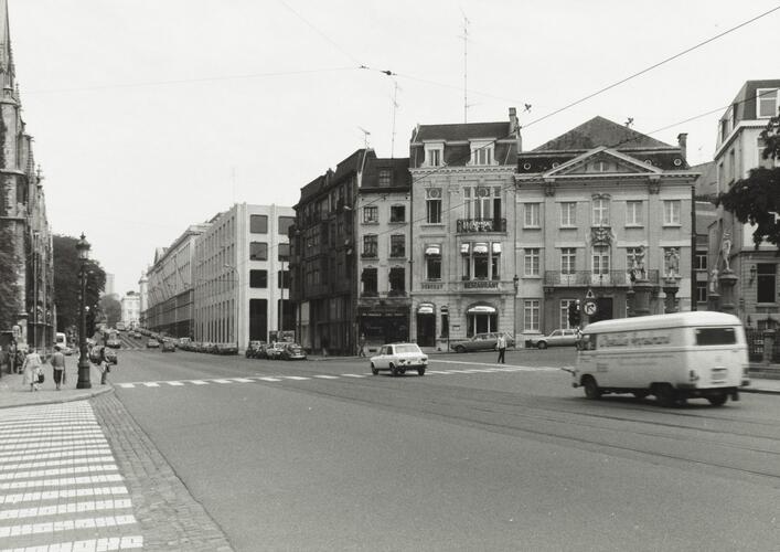 Rue de la Régence, numéros pairs, entre Sablon et place Royale, 1980