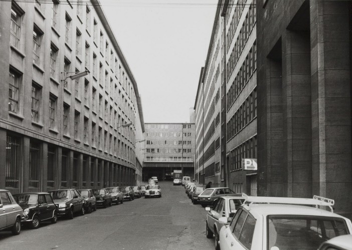 Stuiversstraat, zicht vanuit Cantersteen, 1980