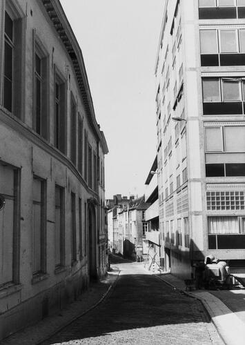 Rue d'Accolay, aspect de la rue vers la rue du Poinçon, 1980