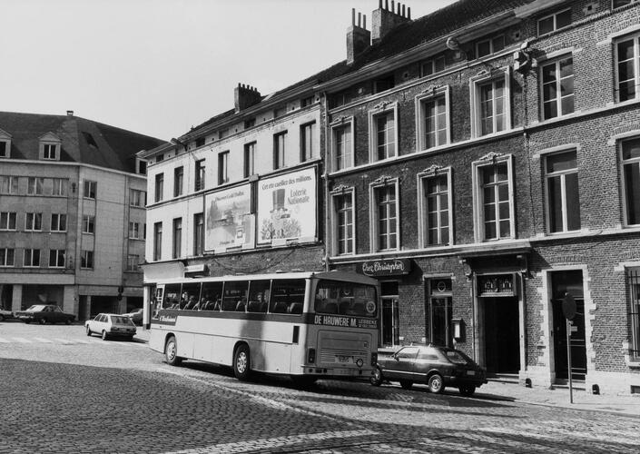 place de la Chapelle 4-5, 6-7, angle rue de la Chapelle, 1980