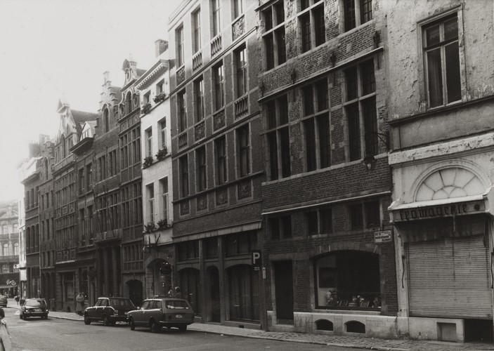rue du Marché au Charbon 17 à 1, vue vers la rue du Midi, 1980