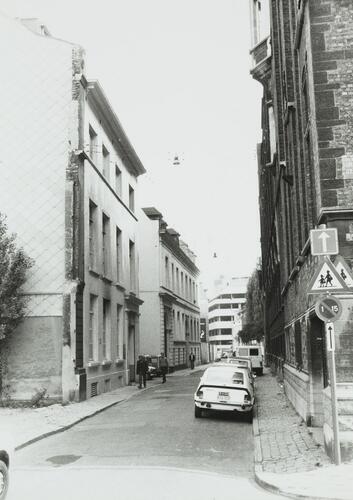 Priemstraat, onpare nummers, straatbeeld vanuit Ursulinenstraat, 1980