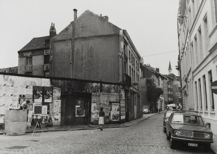 rue des Tanneurs, n° pairs, vue vers le sud depuis la rue Saint-Ghislain, 1980