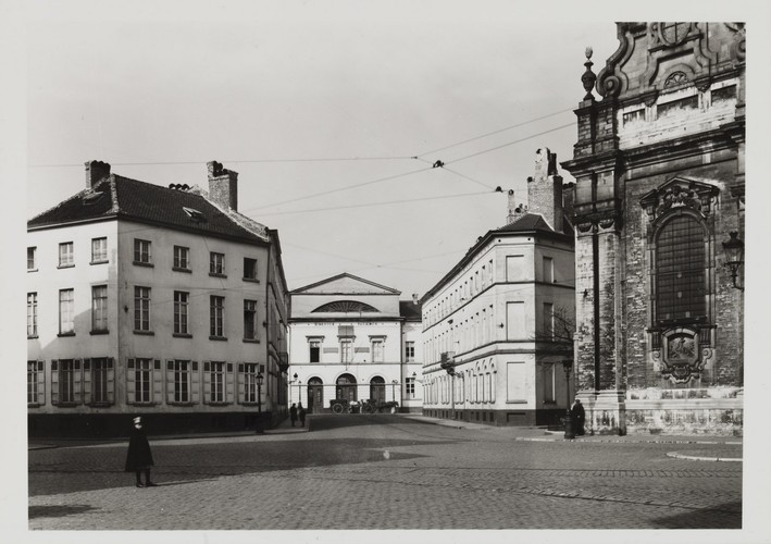rue de l'Infirmerie. Immeubles quartier du Béguinage, aspect voirie, 1941