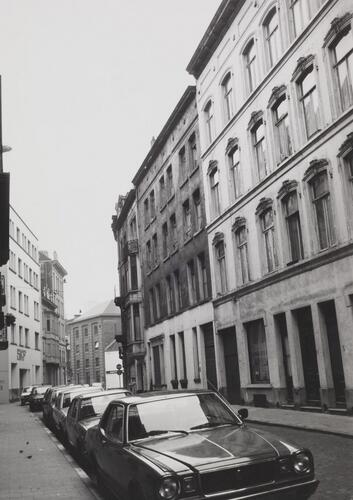 Sint-Goriksstraat, onpare nummers, zicht vanuit Borgwal, 1985