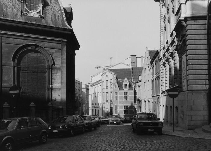 Wildewoudstraat, zicht vanuit de Sint-Goedeleplein, 1980