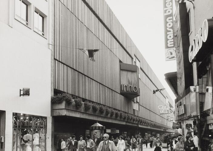 Rue Neuve 111. 'Innovation' (photo 1979).