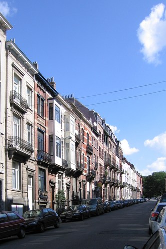 Rue Charles Martel, côté pair vers le square Ambiorix, 2007
