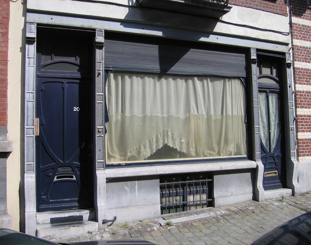 Rue Charles Martel 20, rez-de-chaussée à menuiseries Art nouveau, 1897 (photo 2007).