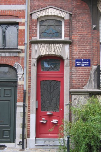Rue Charles Quint 120, conçu en 1899 par l’architecte William Jelley, porte (photo 2007).