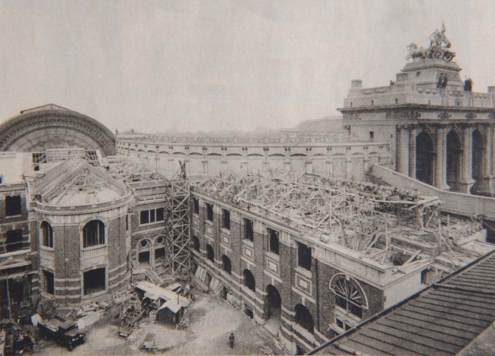 Les ailes en construction de la section des Arts non-européens des Musées royaux d’Art et d’Histoire, [i]Bâtir[/i], 2, 1933, p. 54.