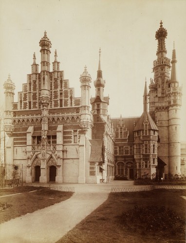 Le Palais de la Ville de Bruxelles, conçu par l’architecte Paul Saintenoy au parc du Cinquantenaire pour l’Exposition universelle de 1897, AVB/FI.