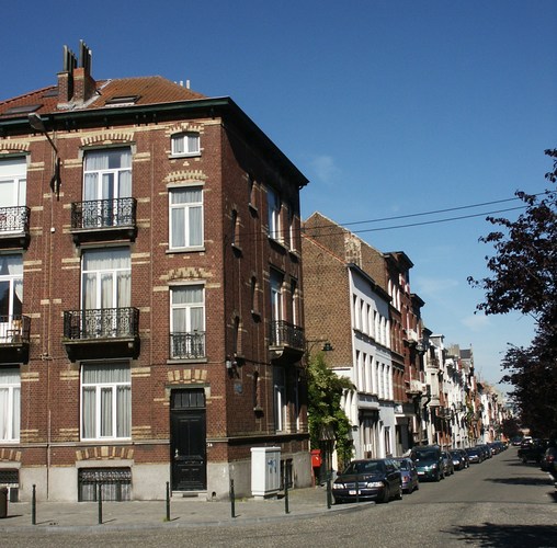 Rue des Confédérés, vue du côté impair depuis la place des Gueux, 2006