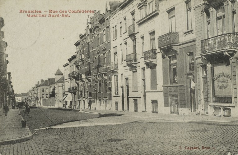 De Eedgenotenstraat vanaf de Bordiaustraat, zicht op het vierde straatdeel aan pare kant met op de achtergrond het [i]pensionnat des Dames de la Retraite du Sacré-Cœur[/i] (Verzameling Dexia Bank, s.d.)