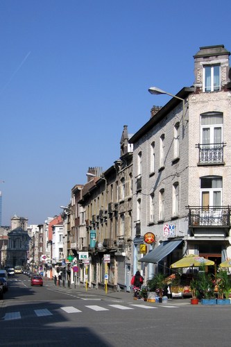 Rue des Éburons, premier tronçon côté pair, vers la place Saint-Josse, 2007