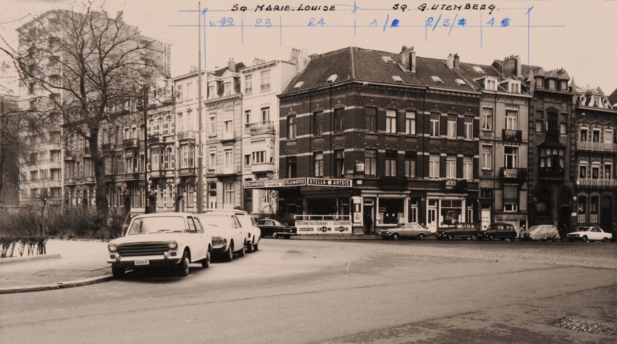 L’angle des squares Marie-Louise et Gutenberg en 1973, AVB/TP 83281 (1973). 