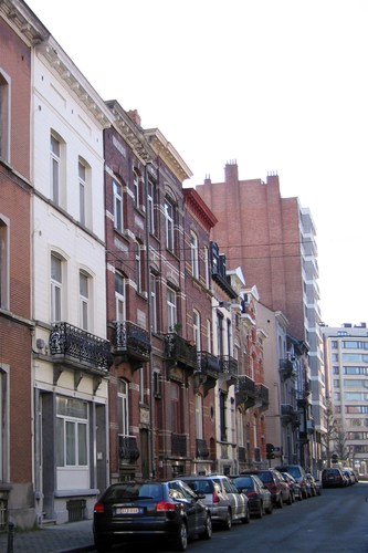 Rue Jenneval, côté impair vers le square Marguerite, 2007