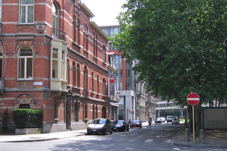 Avenue Livingstone, côté impair, depuis le square Marie-Louise, 2007