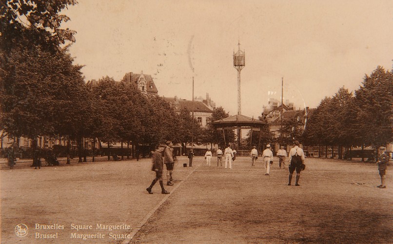 Square Marguerite, vue du terrain de jeux, vers la rue des Patriotes, AVB/CP Voies publiques III.