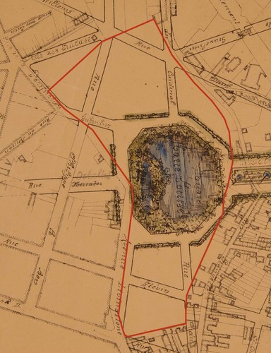 Le square Marie-Louise, superposé au tracé du grand étang et de la chaussée d’Etterbeek, détail du plan de transformation de la partie nord-est du quartier Léopold dessiné par Gédéon Bordiau, AVB/PP 957 (1879).