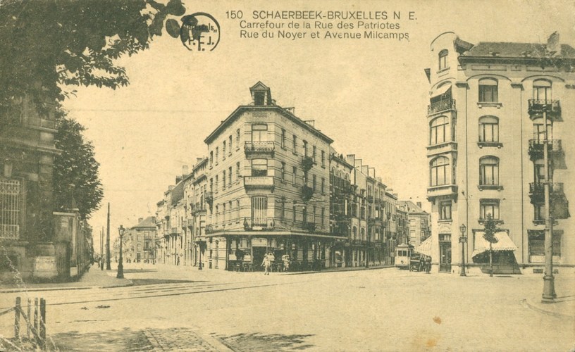 Vue des rues des Patriotes et du Noyer depuis la place de Jamblinne de Meux (Collection de Dexia Banque, s.d.).