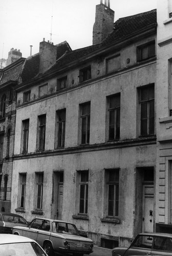 Saint-Quentinstraat 33 en 31 in 1976, huizen ontworpen vóór 1882 (© IRPA-KIK Brussel).