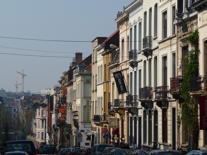 Vue de la rue Stevin côté pair, depuis le boulevard Charlemagne vers le centre-ville, 2009