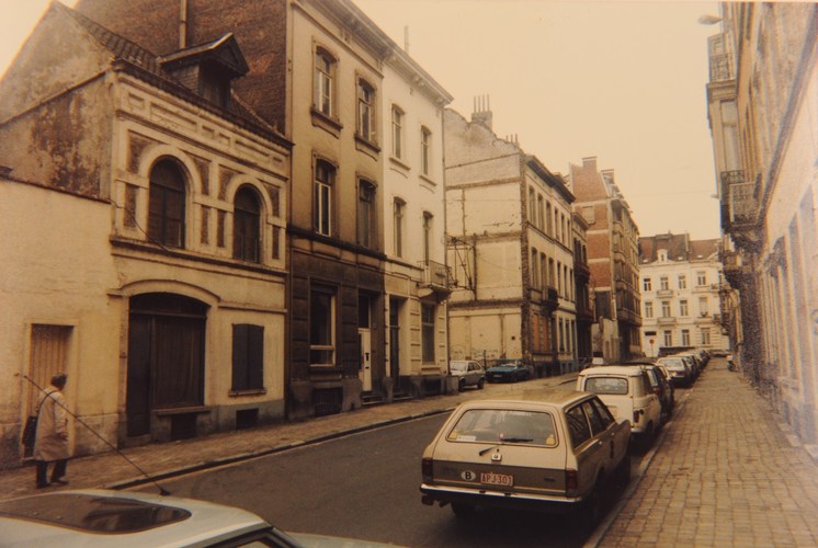 Vue du premier tronçon de la rue Stevin côté impair, déjà partiellement démoli, AVB/TP 96631 (1985).
