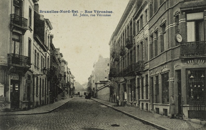 Vue de la rue Véronèse depuis le square Marguerite (Collection de Dexia Banque, s.d.).