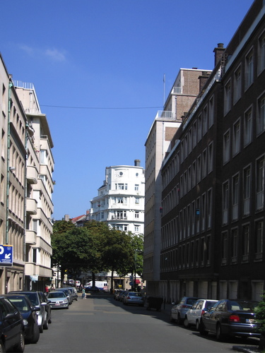 Rue de la Bonté, vue de la rue de Livourne vers l'avenue Louise, 2005