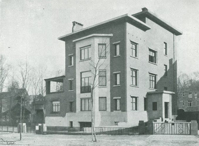 Villa n.o.v. architect Adrien Blomme uit 1927 op de hoek met de Franklin Rooseveltlaan. Gesloopt, [i]Le Document[/i], 66, 1929, p. 6.