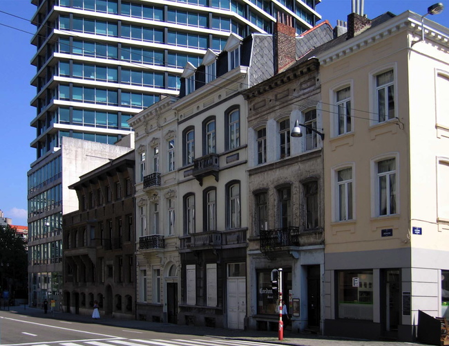 Rue Defacqz, coté pair, vue depuis la rue de Livourne vers l'avenue Louise, 2005