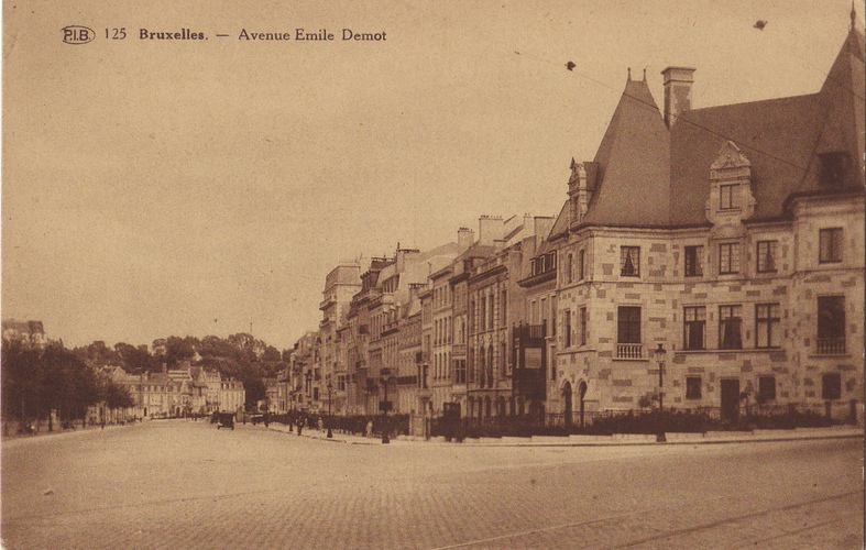 Avenue Émile De Mot (Collection cartes postales Dexia Banque, s.d.)
