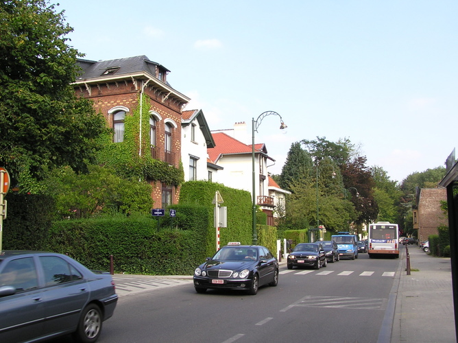 Chaussée de La Hulpe, vue depuis la chaussée de Waterloo, 2007