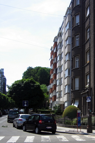 Vue de l'avenue des Phalènes, côté pair, depuis l'angle avec l'avenue du Pesage, 2006
