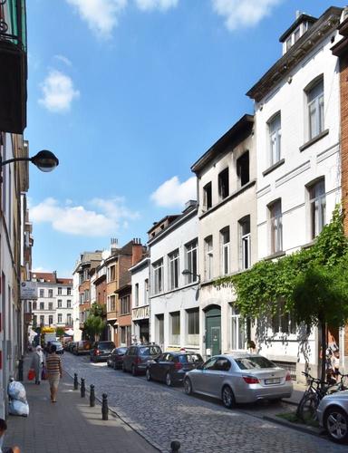 Rue du Pont de l’Avenue, vue vers la chaussée d’Anvers, 2016