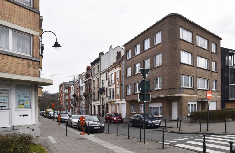 Rue Pierre Strauwen, vue du côté pair depuis le square Léopold, ARCHistory / APEB, 2018