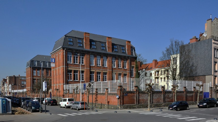 Avenue Félix Marchal 50-62, le Collège Roi Baudouin vu depuis la rue Léon Mahillon, 2011