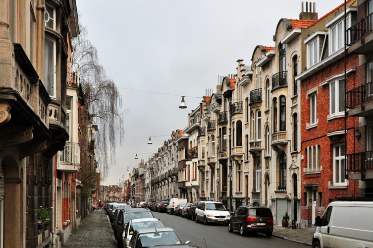 Rue Frédéric Pelletier, vue du côté pair vers la rue de Linthout, 2012